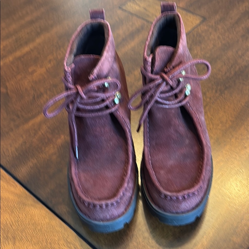 Born Women's Ankle Boots in Burgundy